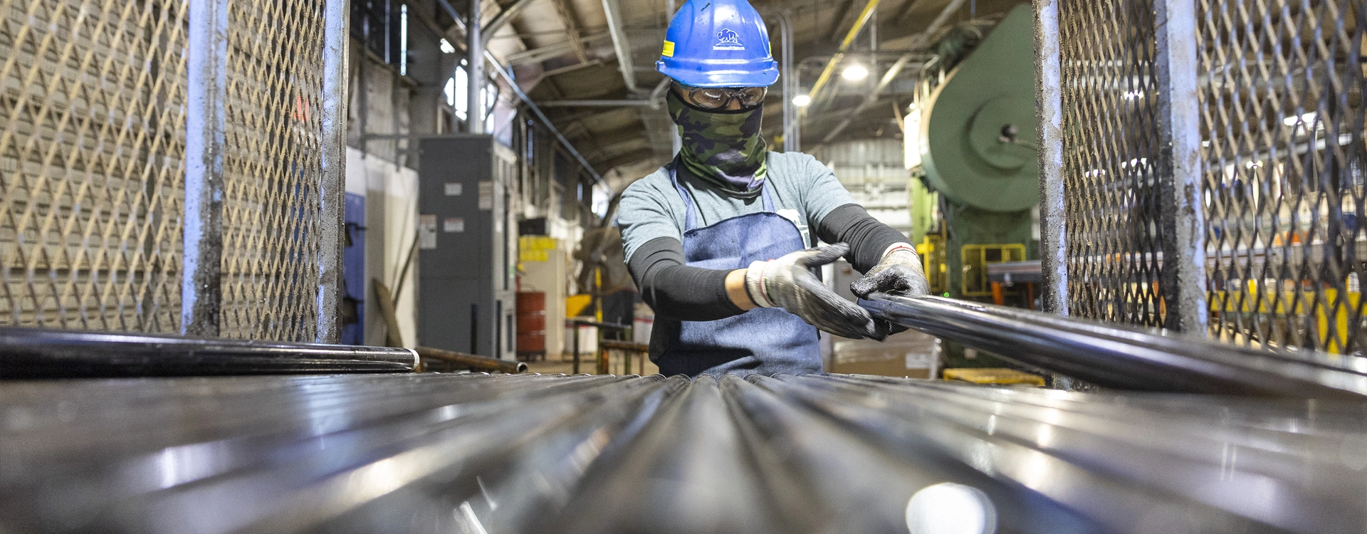 homepage-slider-worker-pipe-2